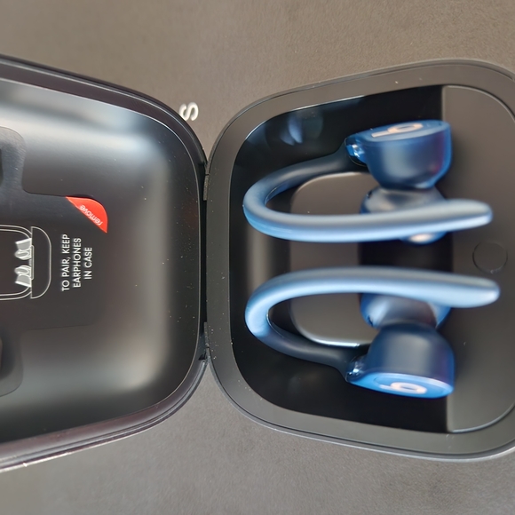 Beats Wireless Earbuds - Picture 2 of 4